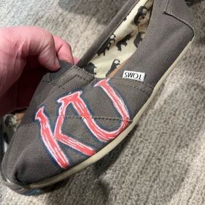 Size 10 women’s Toms. Custom Kansas Jayhawks hand painted
